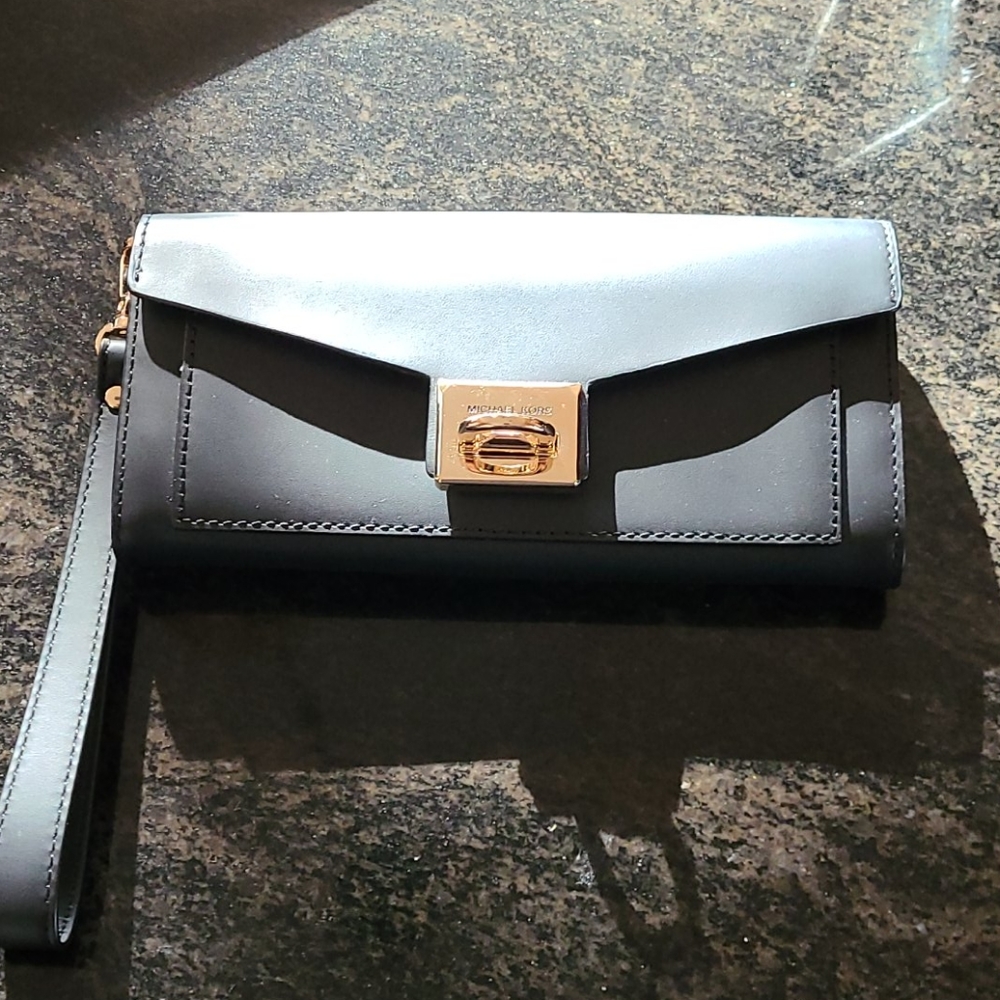 Micheal Kors  Black WRISTLET wallet